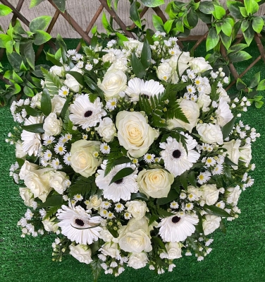 Green and White Posy pad